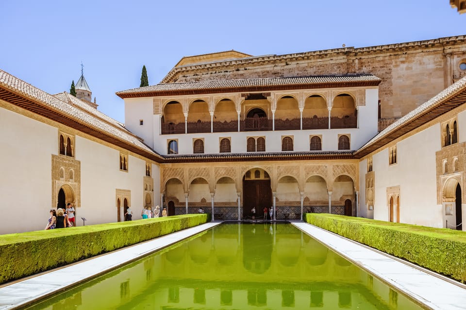 Granada: Alhambra and Nasrid Palaces Entry Ticket - Generalife Gardens: flowers, fountains, and a cooler rhythm