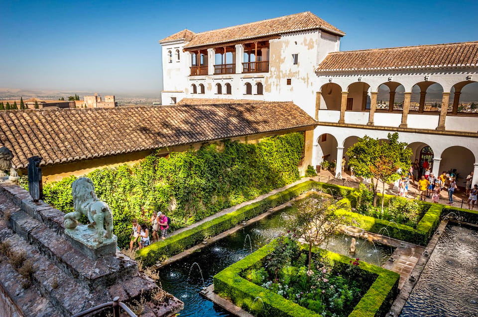Granada: Alhambra and Nasrid Palaces Entry Ticket - Palace of Charles V: the odd match that makes sense