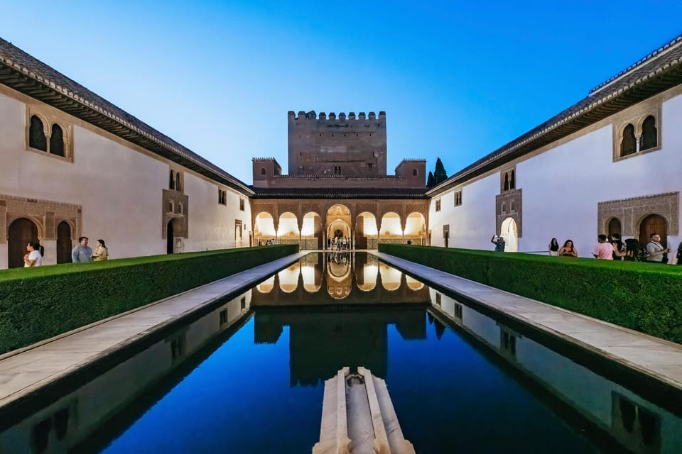 Granada: Alhambra and Nasrid Palaces Guided Tour at Night - What’s included (and what you should plan to add)