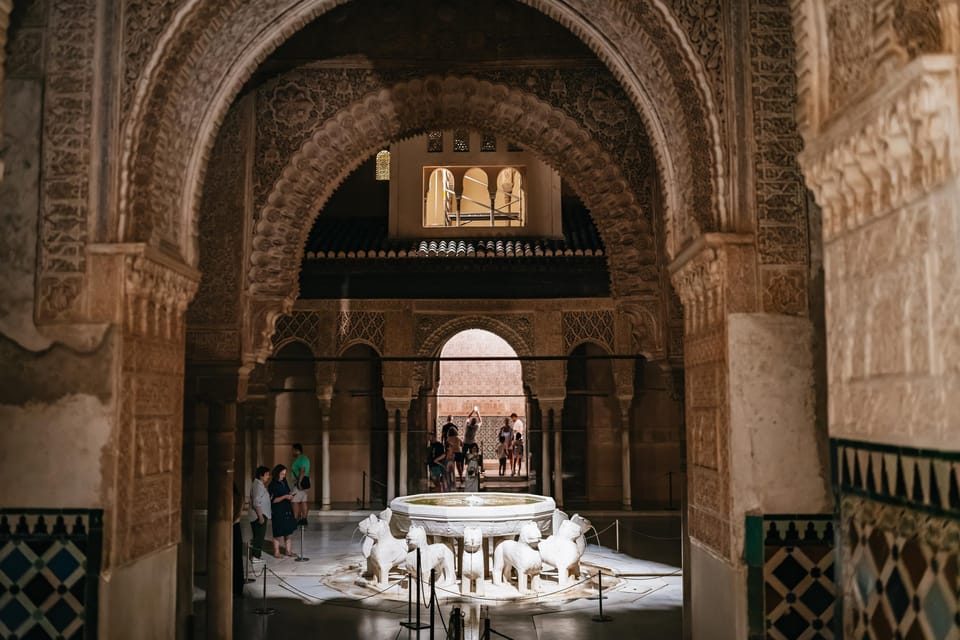 Granada: Alhambra and Nasrid Palaces Guided Tour at Night - Walking expectations: comfortable shoes and no loose baggage