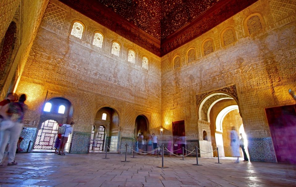 Granada: Alhambra and Nasrid Palaces Private Tour - Practical tips so your tour feels smooth