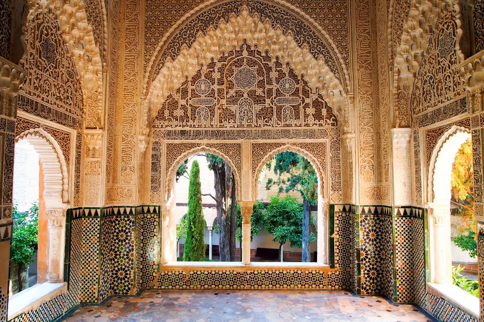 Granada: Alhambra and Nasrid Palaces Private Tour - Comares Palace and the feel of Nazari life