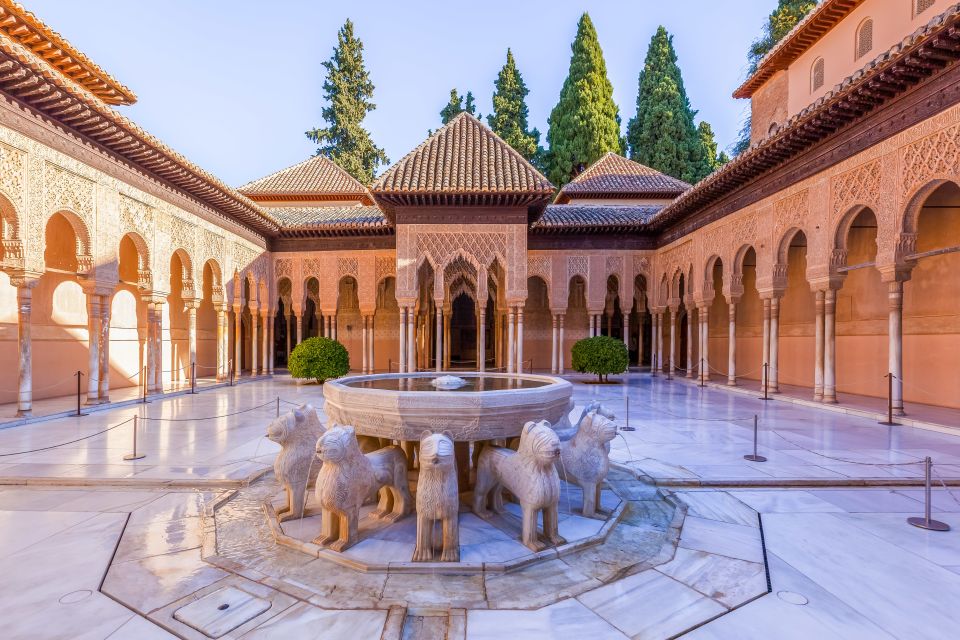 Granada: Alhambra and Nasrid Palaces Small Guided Tour - Why the Alhambra needs a guide (and how this tour helps you move smart)