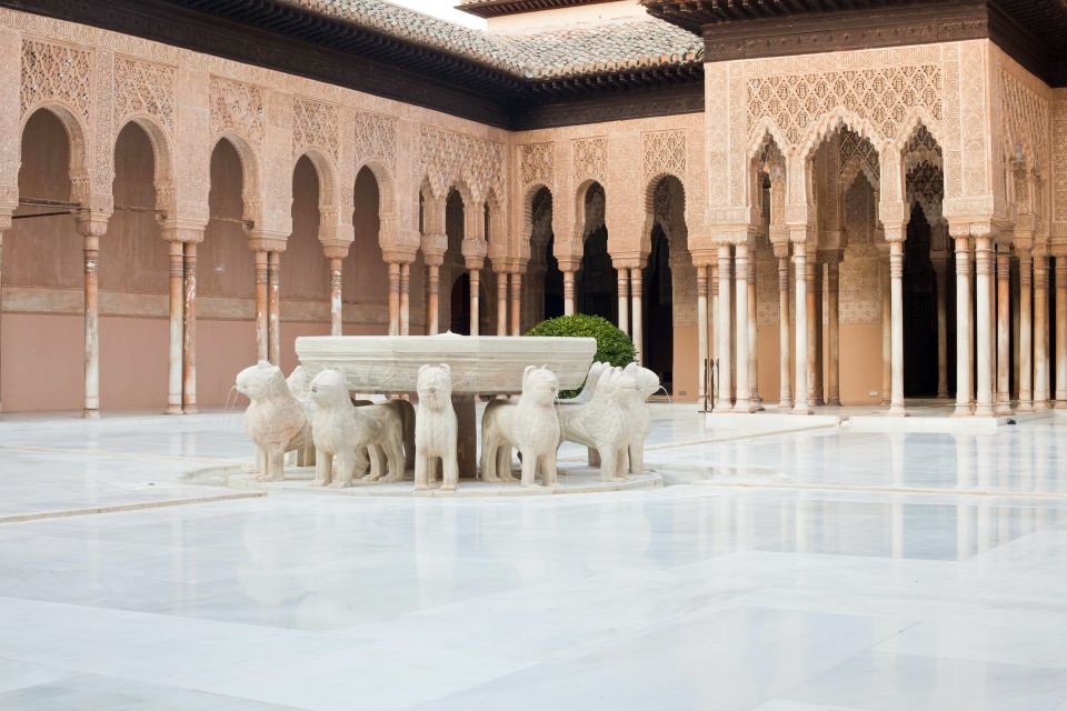 Granada: Alhambra and Nasrid Palaces Small Guided Tour - Granavision Welcome Visitor Center: where you meet and how the tour starts