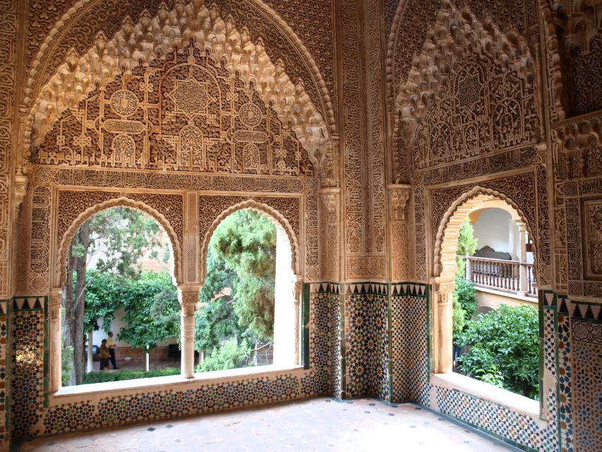 Granada: Alhambra Complex Guided Tour with Ticket - Key things to know before you go