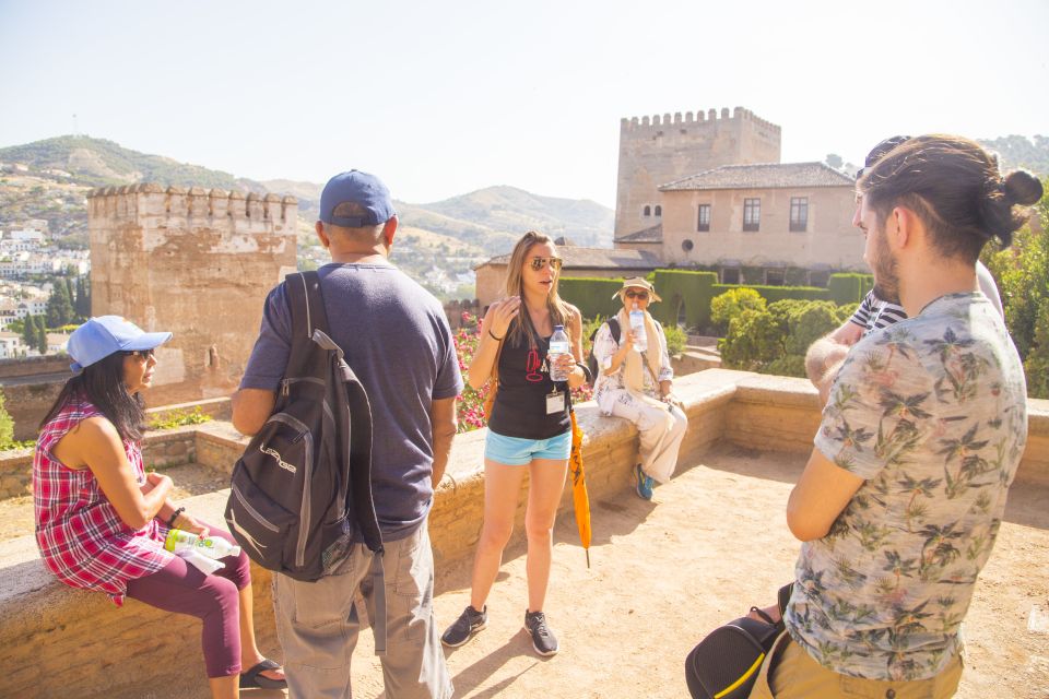 Granada: Alhambra Complex Guided Tour with Ticket - Generalife: where the gardens act like a pressure release