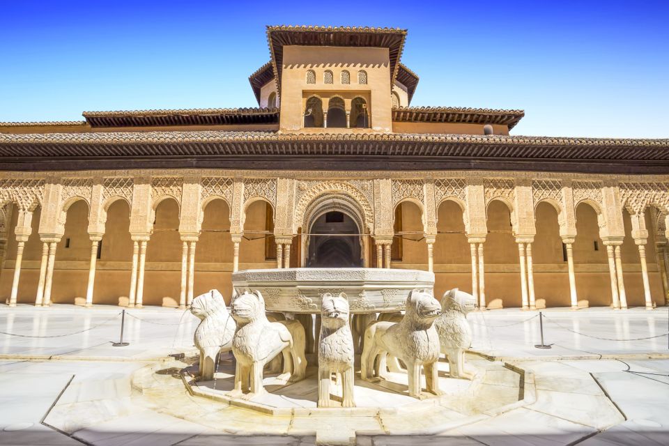 Granada: Alhambra Fast-Track Guided Tour - Alcazaba of Alhambra: the fortress that frames the power story