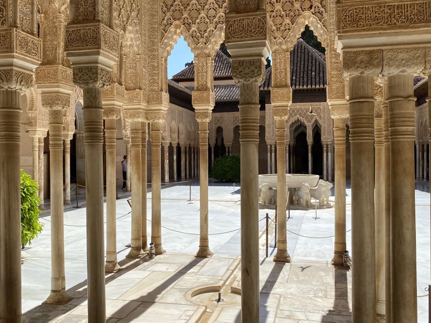 Granada: Alhambra & Generalife Fast-Track Guided Tour - Pace in 3 hours: how the route avoids feeling rushed