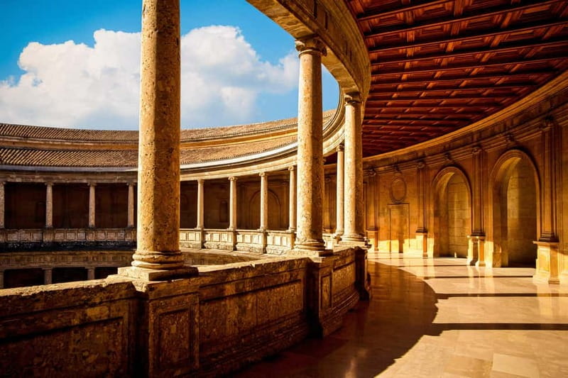 Granada: Alhambra, Generalife & Nasrid Palaces Guided Tour - Entering the Alhambra without wasting your day