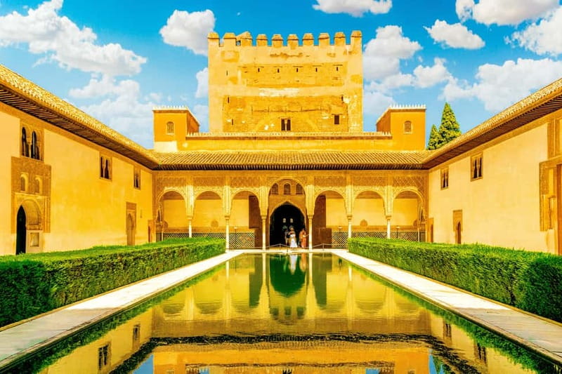Granada: Alhambra, Generalife & Nasrid Palaces Guided Tour - Palace of Charles V: the Renaissance counterpoint