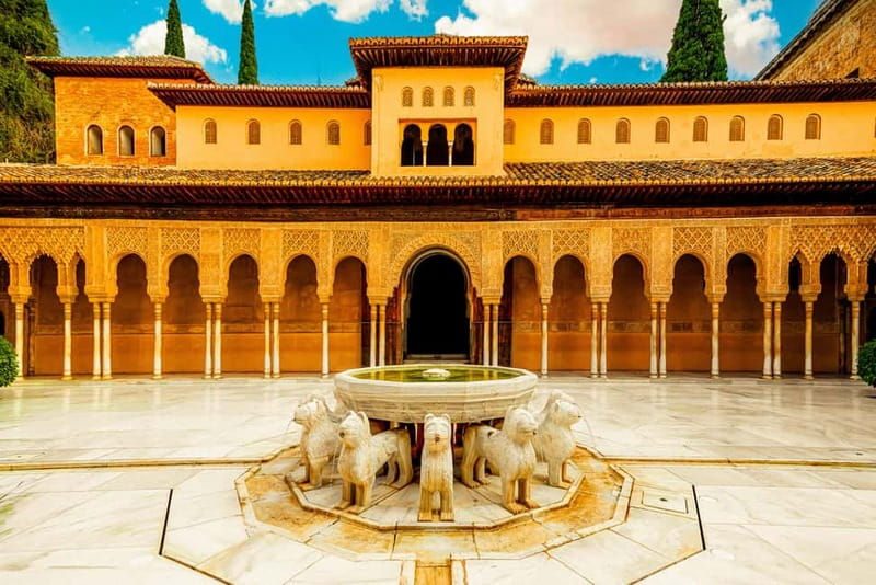 Granada: Alhambra, Generalife & Nasrid Palaces Guided Tour - Generalife: a royal retreat built for walking