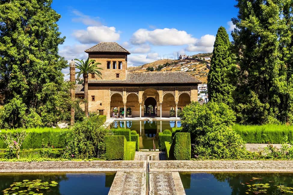 Granada: Alhambra Guided Tour with Nasrid Palaces & Gardens - Why This Alhambra Tour Works: Tickets + Story in 3 Hours
