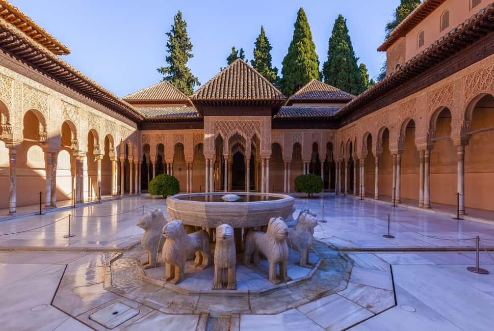 Granada: Alhambra Guided Tour with Nasrid Palaces & Gardens - Alcazaba Fortress and the Vermilion Towers (Torres Bermejas)
