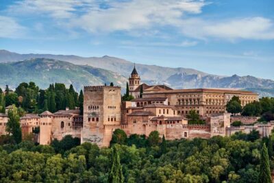 Granada: Alhambra Guided Tour with Nasrid Palaces & Gardens - Entering the Alhambra: From Walled Citadel to Nasrid Splendor