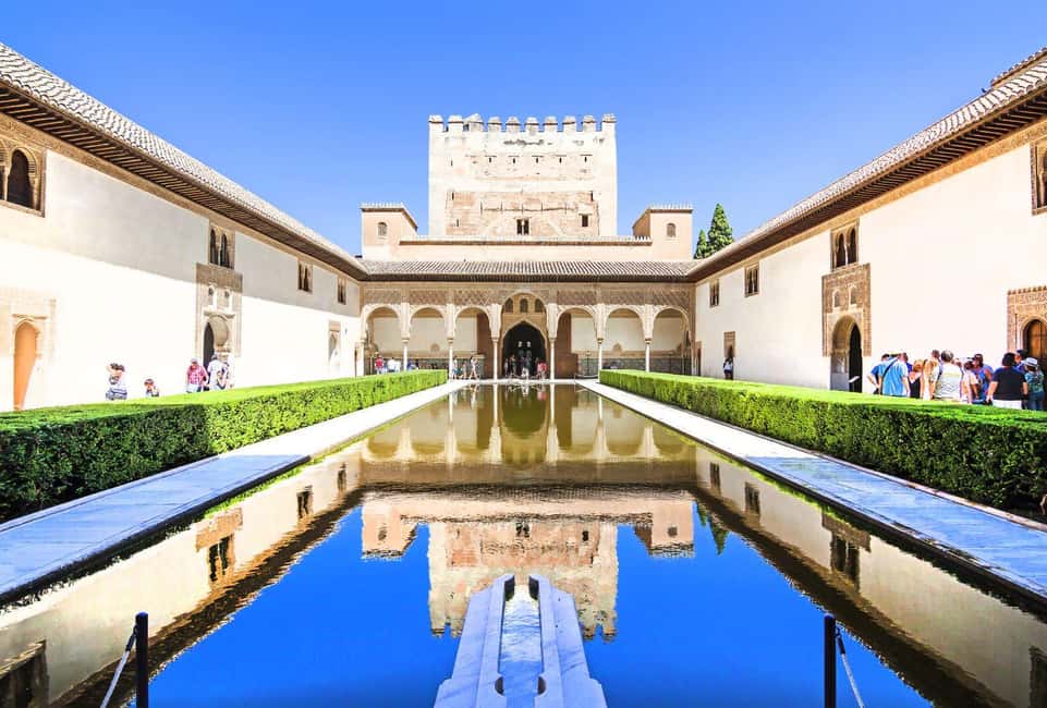 Granada: Alhambra Guided Tour with Nasrid Palaces & Gardens - Nasrid Palaces: Courtyards, Reception Halls, and Royal Quarters