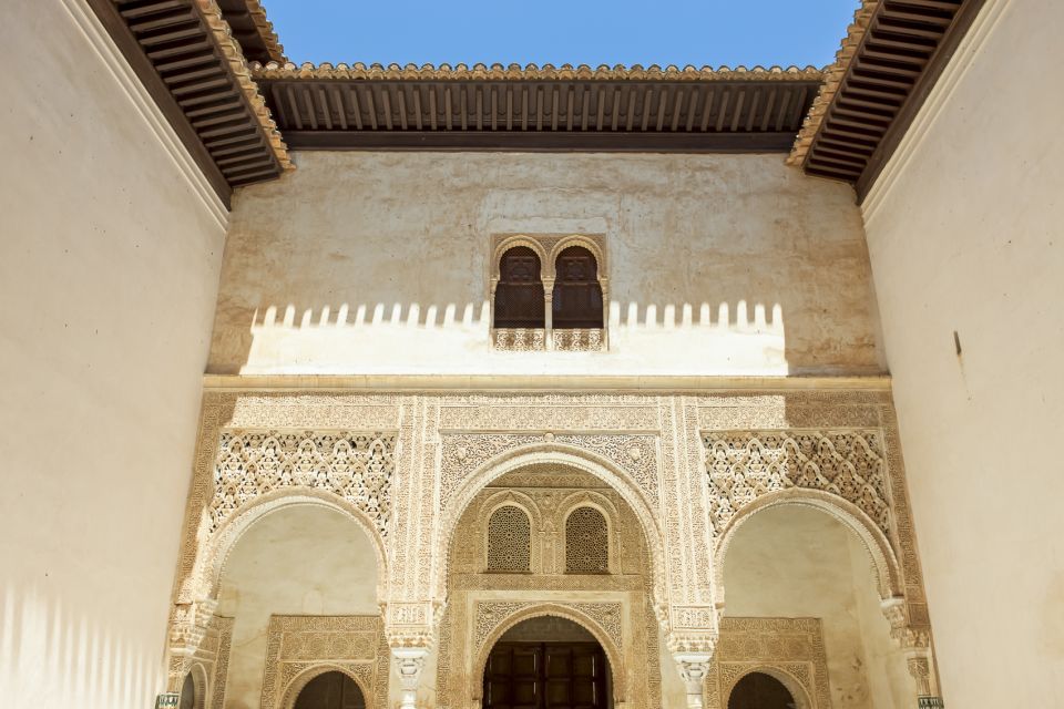 Granada: Alhambra, Nasrid, and Generalife Private Tour - Key moments worth prioritizing