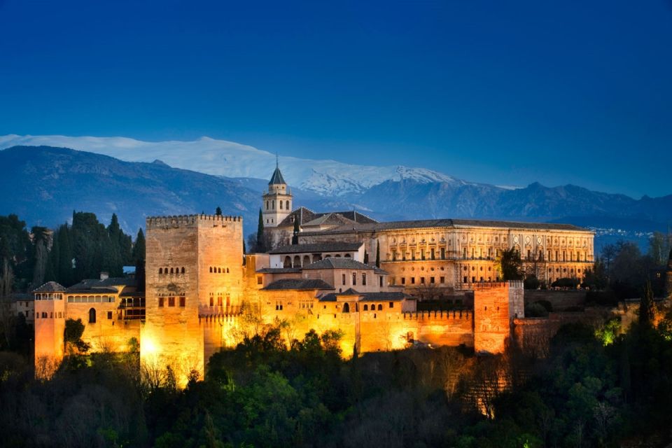 Granada: Alhambra, Nasrid, and Generalife Private Tour - Why Alhambra feels different with a private art historian guide