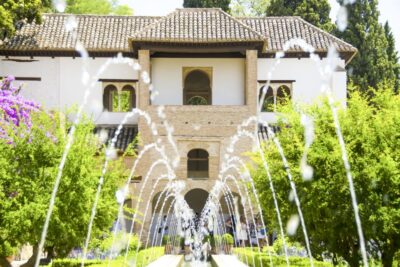 Granada: Alhambra, Nasrid, and Generalife Private Tour - Getting into the complex: meeting point and what to bring
