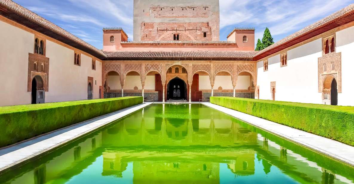 Granada: Alhambra, Nasrid, and Generalife Private Tour - Alcazaba: views of Granada and the Darro River