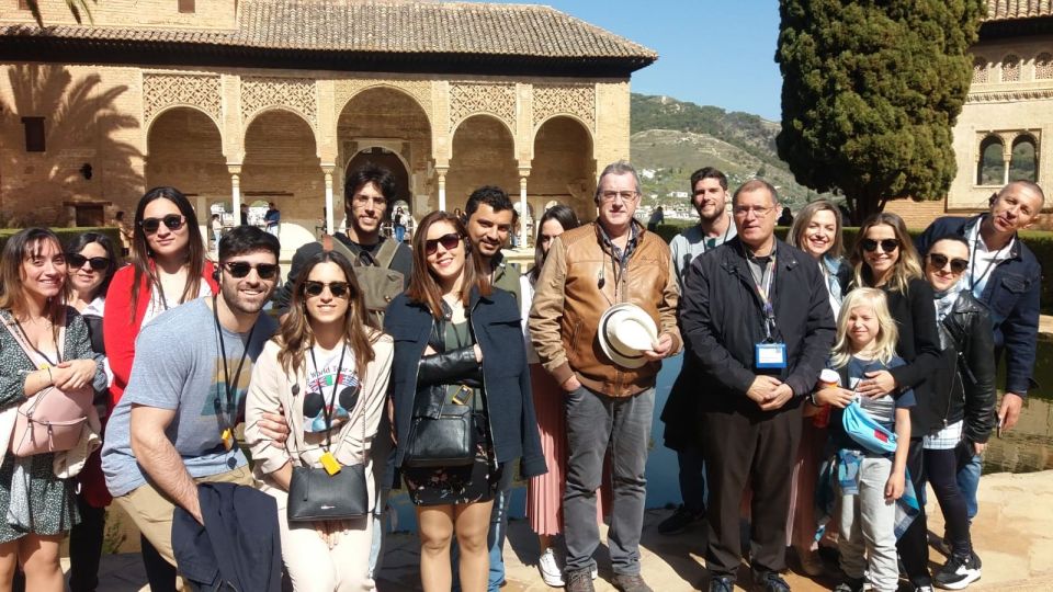 Granada: Alhambra, Nasrid Palaces, & Generalife Guided Tour - Nasrid Palaces for 1.5 hours: where the guide really changes the visit