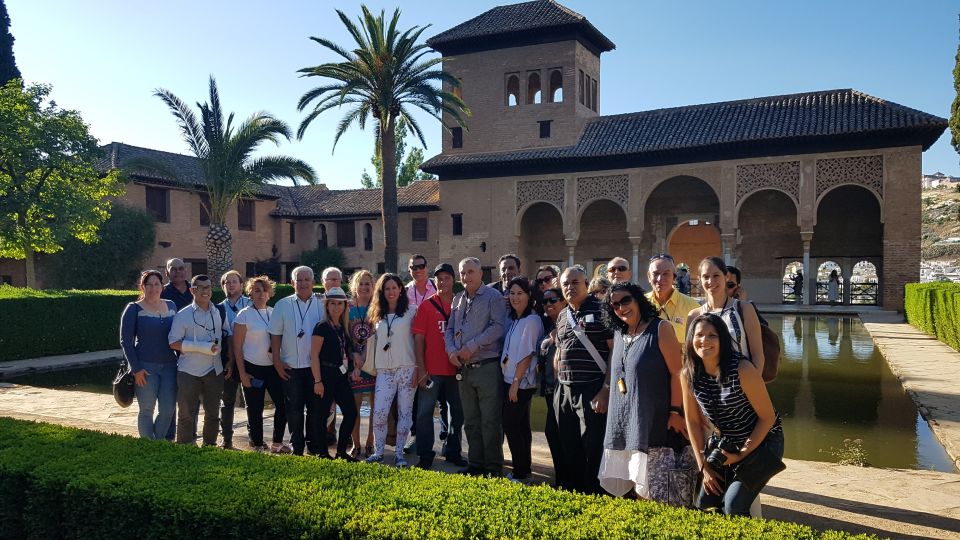 Granada: Alhambra, Nasrid Palaces, & Generalife Guided Tour - Meeting at La Mimbre and getting inside on time