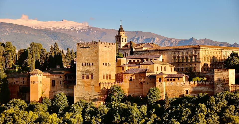Granada: Alhambra & Nasrid Palaces Small Group Guided Tour - Skip-the-Line Entry With a Full Alhambra Ticket