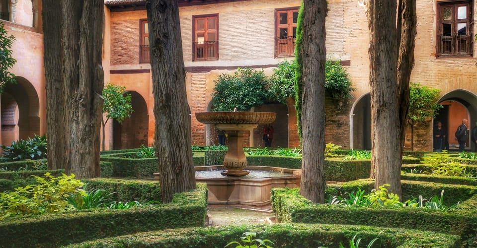 Granada: Alhambra & Nasrid Palaces Small Group Guided Tour - Nasrid Palaces and the Court of the Lions: the must-see core