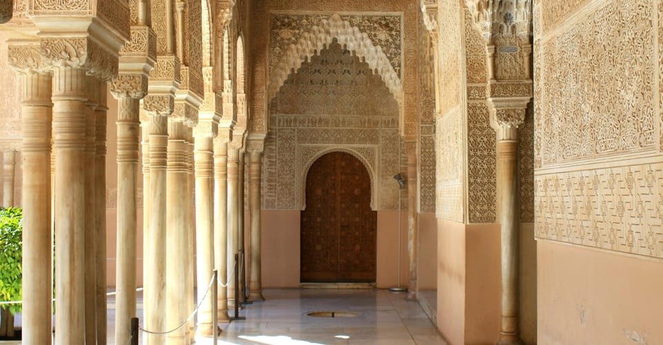 Granada: Alhambra & Nasrid Palaces Small Group Guided Tour - Pacing, questions, and photo stops in a 3-hour visit