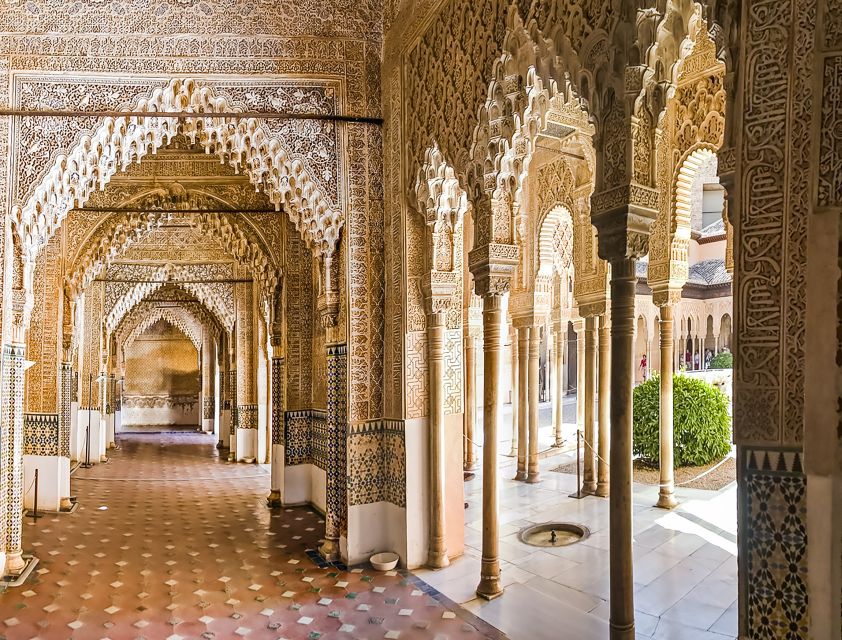 Granada: Alhambra & Nasrid Palaces Tour with Tickets - Entering the Alhambra: walled citadel to the Alcazaba