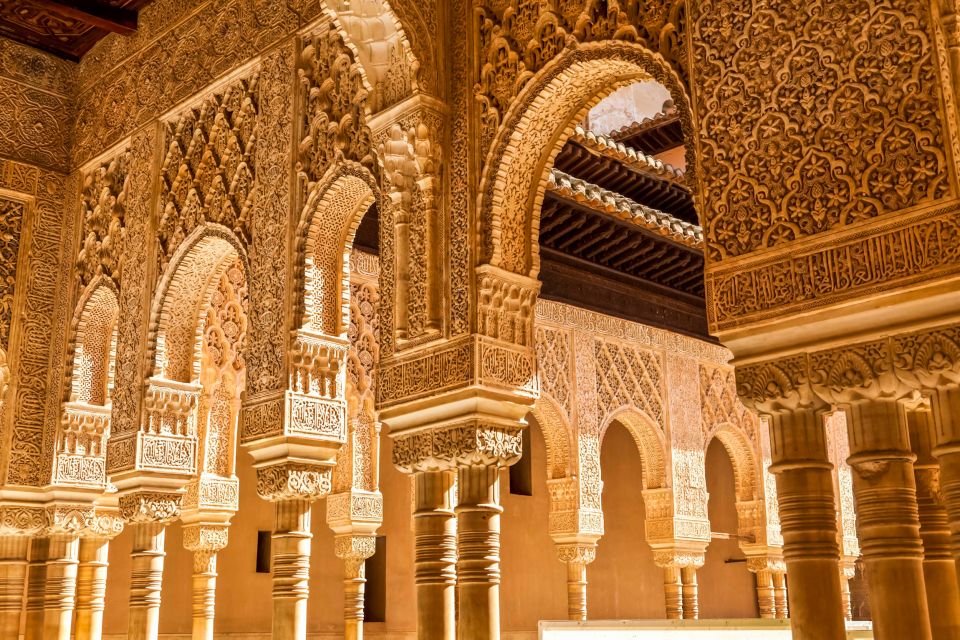 Granada: Alhambra & Nasrid Palaces Tour with Tickets - Nasrid Palaces: where the tour pays off most