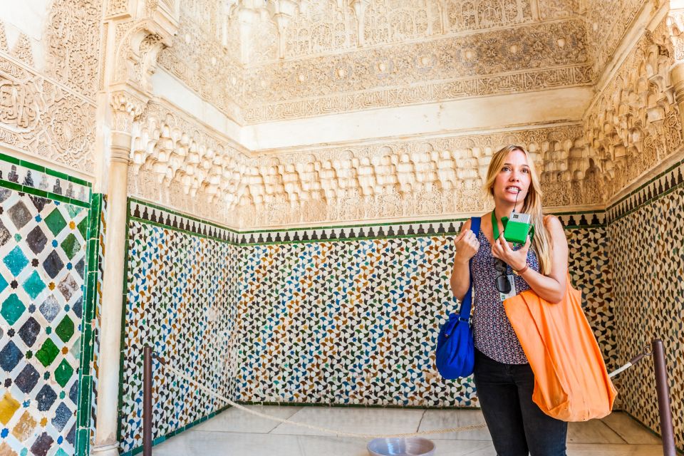 Granada: Alhambra & Nasrid Palaces Tour with Tickets - Palace of Charles V: a quick stop that adds contrast