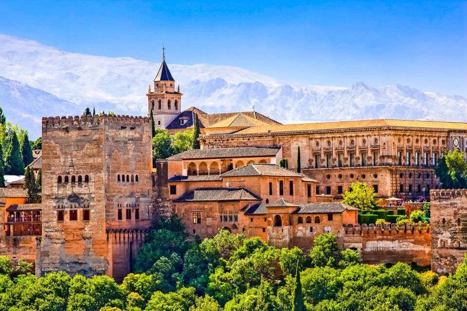 Granada: Alhambra & Nasrid Palaces Tour with Tickets - Generalife gardens: the calm after the palaces
