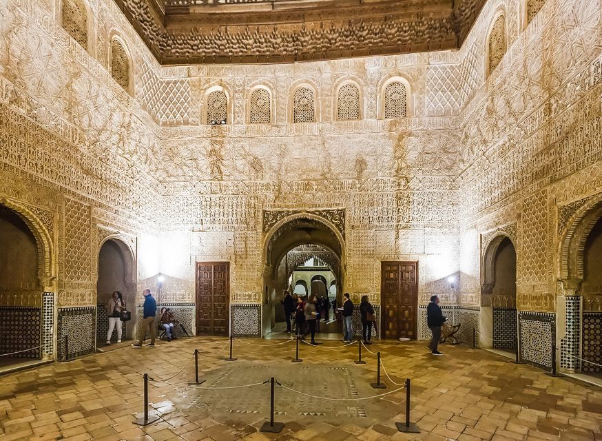 Granada: Alhambra & Nasrid Palaces Tour with Tickets - The group size reality: up to 30 is still a shared day