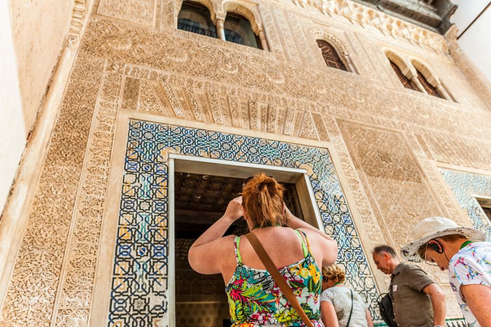 Granada: Alhambra & Nasrid Palaces Tour with Tickets - What to bring (and what will slow you down)