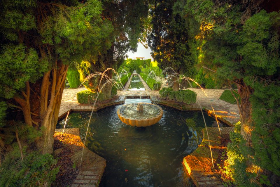 Granada: Alhambra Palace Guided Tour - Key points at a glance