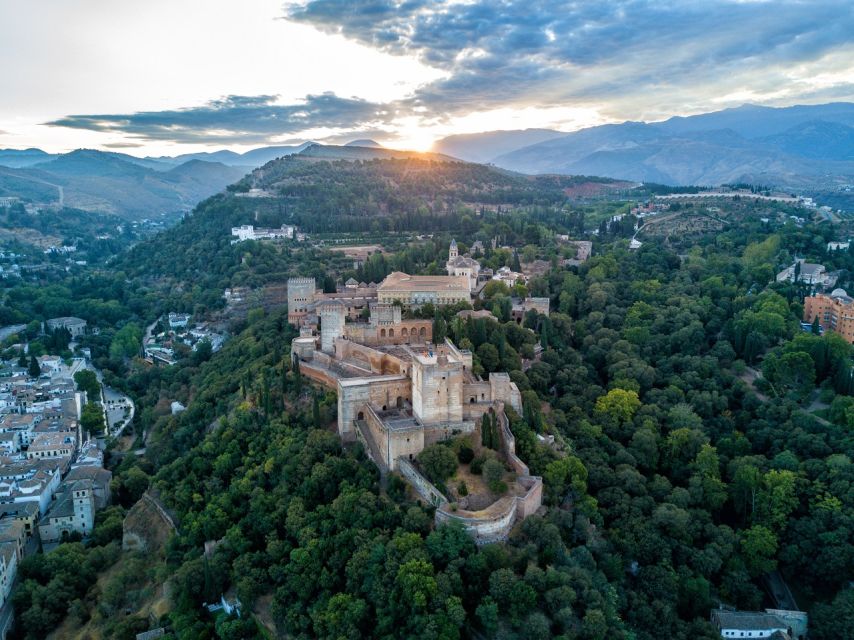 Granada: Alhambra Palace Guided Tour - How This 2-Hour Alhambra Visit Works (and who it suits)