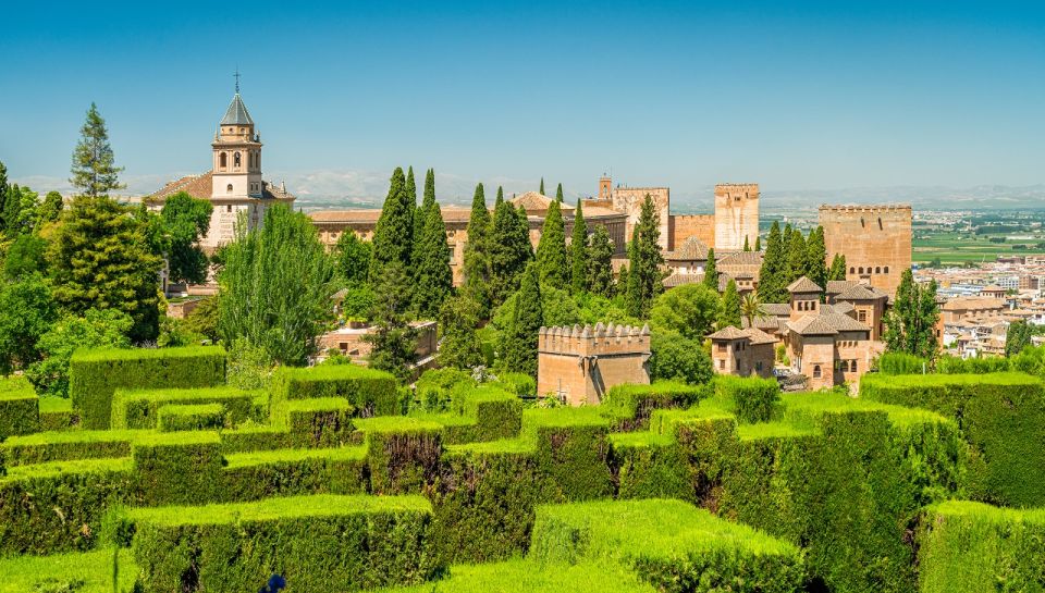 Granada: Alhambra Palace Guided Tour - Plaza de los Aljibes: the quick photo moment that still counts