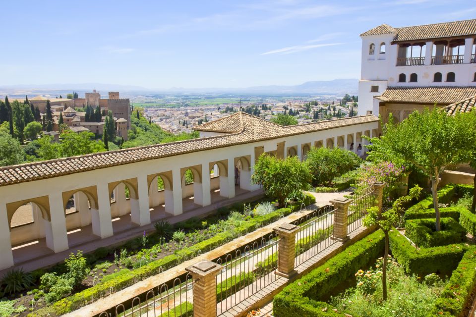 Granada: Alhambra Small Group Tour with Nasrid Palaces - Entering the Alhambra with tickets already handled