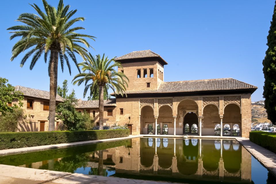 Granada: Alhambra Small Group Tour with Nasrid Palaces - Palace of Charles V: the European counterpoint inside an Islamic setting