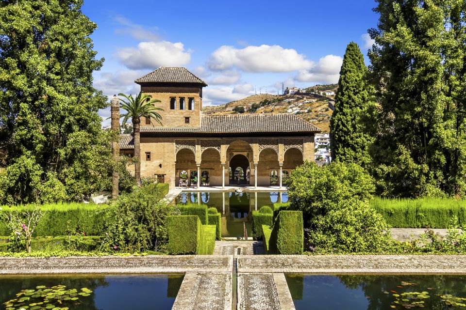 Granada: Alhambra Small Group Tour with Nasrid Palaces - Nasrid Palaces: where the Alhambra earns its reputation