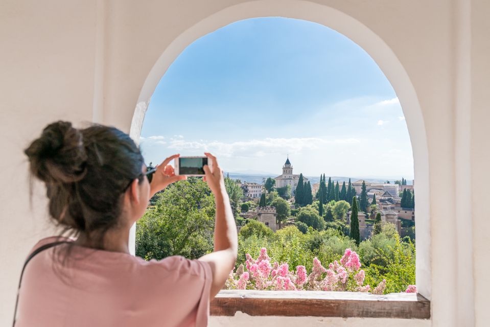 Granada: Alhambra Ticket and Guided Tour with Nasrid Palaces - Key things that make this tour worth your time
