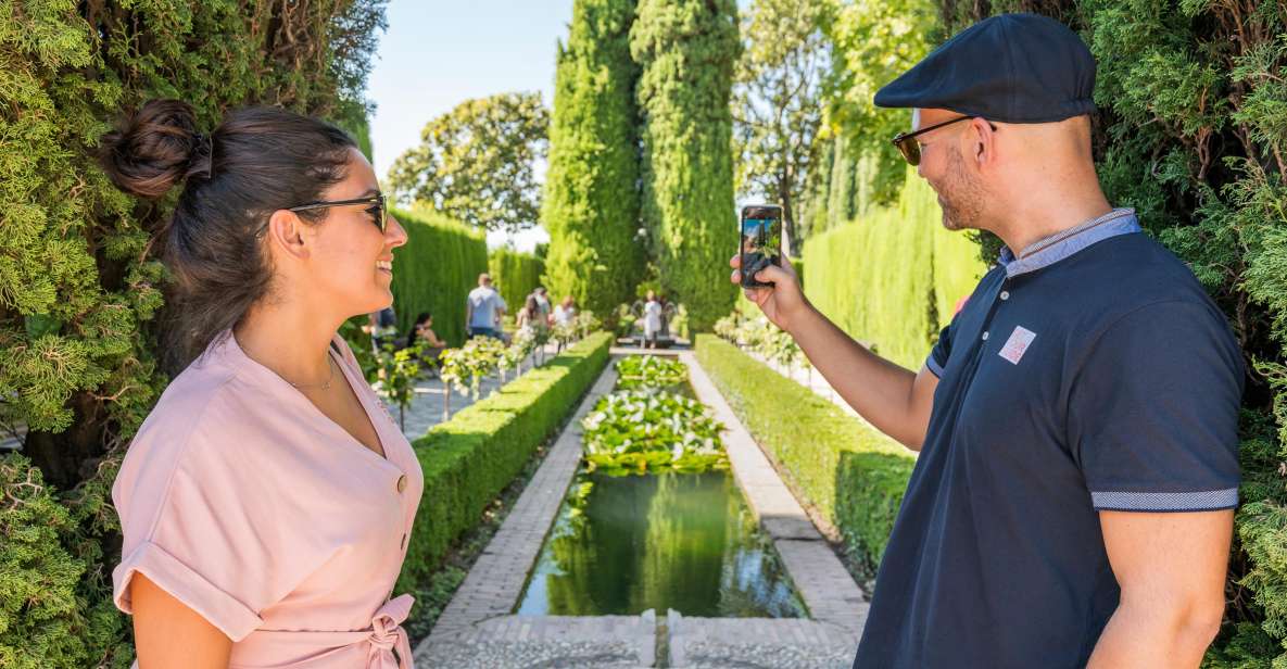 Granada: Alhambra Ticket and Guided Tour with Nasrid Palaces - The Generalife stops: calm gardens inside a palace world