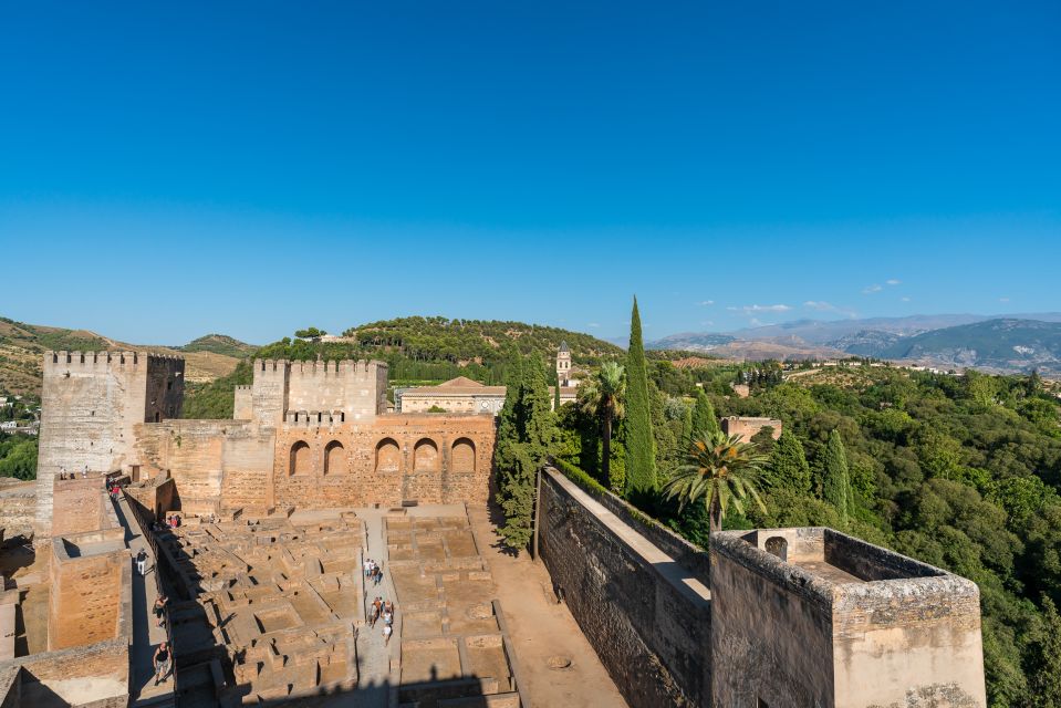 Granada: Alhambra Ticket and Guided Tour with Nasrid Palaces - Nasrid Palaces: where the Alhambra’s famous details become readable