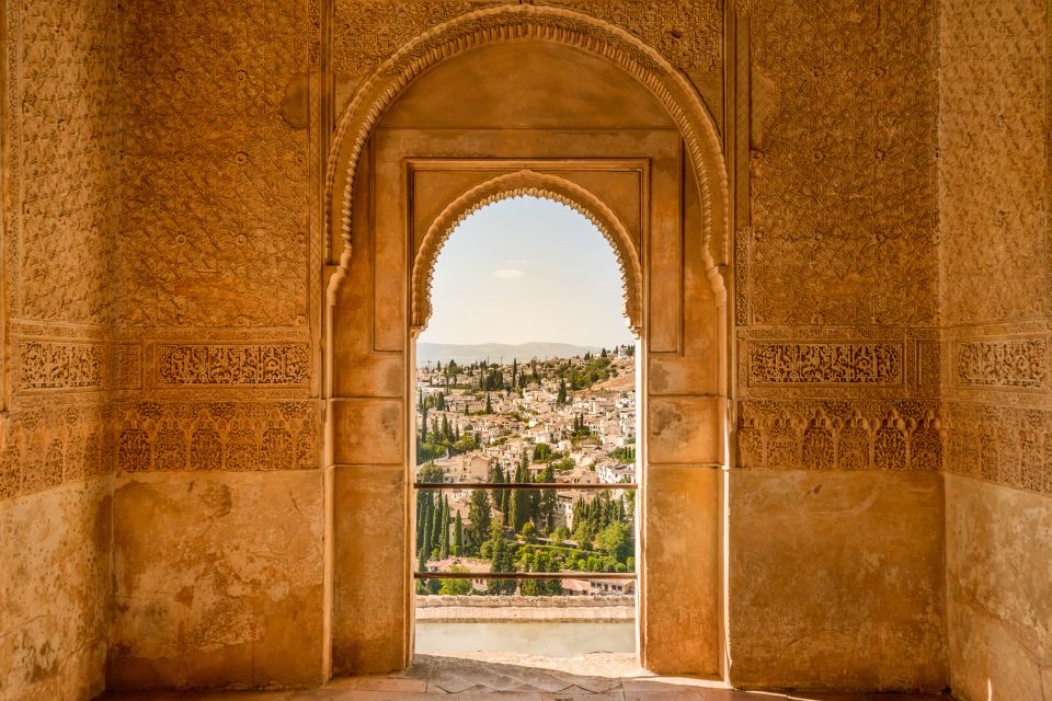 Granada: Alhambra Ticket and Guided Tour with Nasrid Palaces - Alcazaba Fortress and the Watch Tower: power and views
