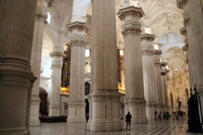 Granada: Cathedral and Royal Chapel Private tour with ticket - Granada Cathedral: spotting Gothic, Renaissance, and Baroque without getting lost