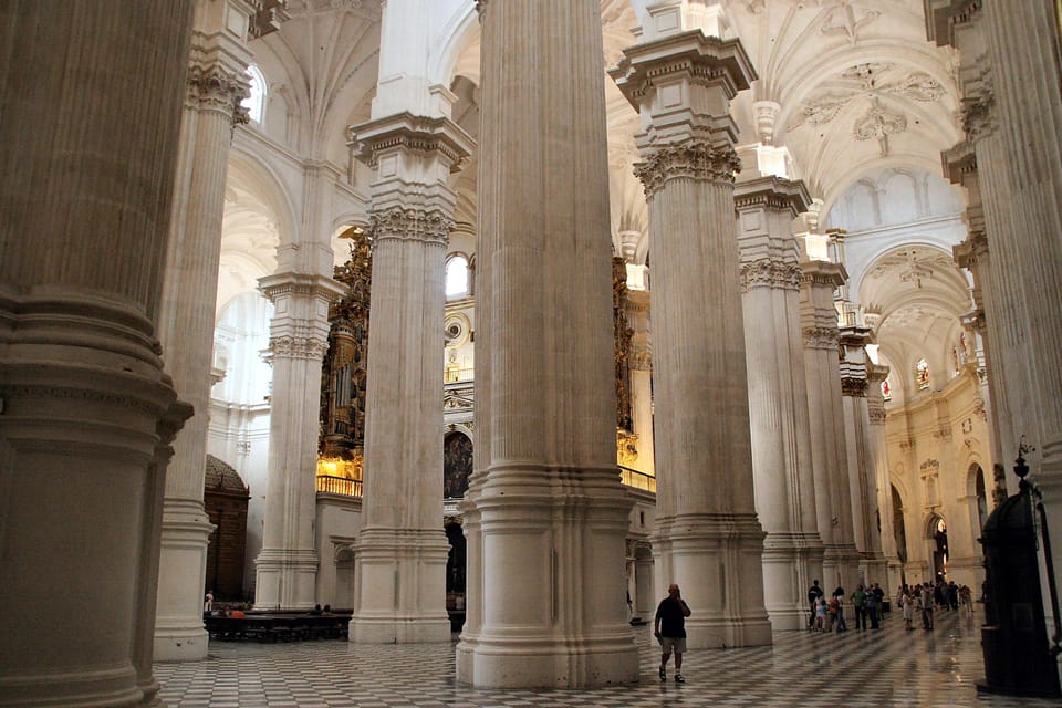 Granada: Cathedral and Royal Chapel Private tour with ticket - Granada Cathedral: spotting Gothic, Renaissance, and Baroque without getting lost