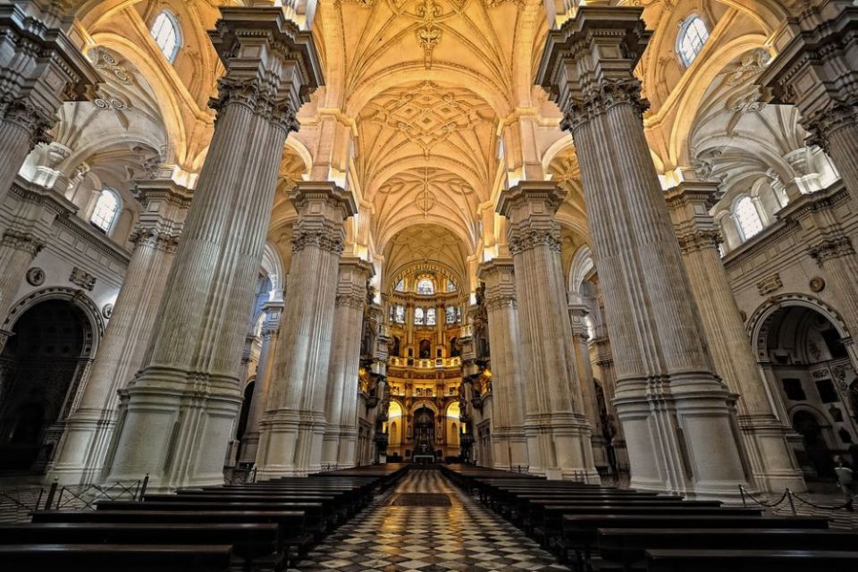Granada: Cathedral & Royal Chapel Skip the Line Tour - Streets Between the Monuments: Calle Oficios and the Alcaicería Area