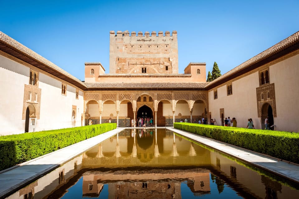 Granada: E-Bike Tour and Fast-Track Alhambra Ticket - Sacromonte Cave Houses and the Flamenco Atmosphere