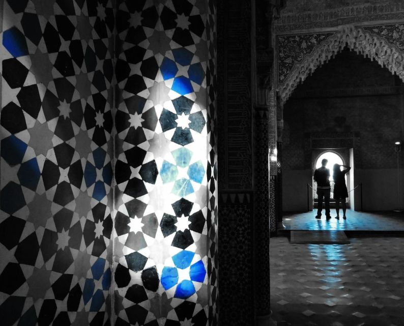 Granada: Fast-Track Alhambra & Nasrid Palaces Guided Tour - Nasrid Palaces: Water, Light, and Symbolism in Real Space