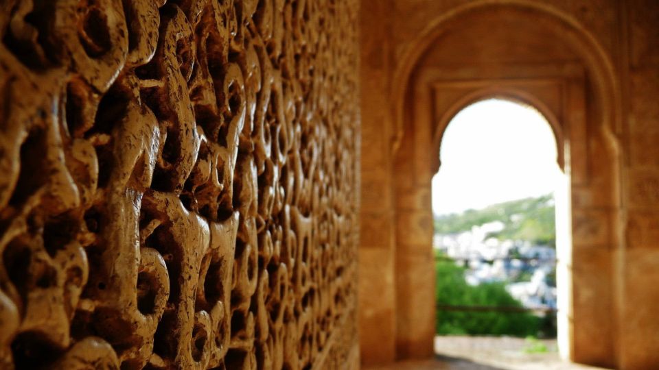 Granada: Fast-Track Alhambra & Nasrid Palaces Guided Tour - Practical Tips That Make the Difference